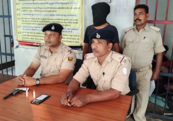 हथियार लेकर जबरन दोस्त की बहन का विदाई कराने पहुंच गया युवक, पुलिस ने किया गिरफ्तार
