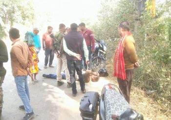 तेज रफ्तार अनियंत्रित मोटरसाइकिल पेड़ से टकराई, मोटरसाइकिल सवार घायल