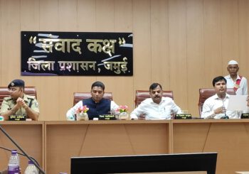 जमुई डीएम और एसपी ने त्योहारों के सफल आयोजन को लेकर पूजा समिति और आयोजकों को किया सम्मानित