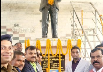 महापरिनिर्माण दिवस पर जिलाधिकारी ने किया डॉ भीमराव अंबेडकर की प्रतिमा पर माल्यार्पण