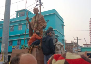 पुरानी बाजार स्थित गांधी चौक पर लगे महात्मा गांधी की प्रतिमा में वाहन ने मारा ठोकर, प्रतिमा हुआ क्षतिग्रस्त