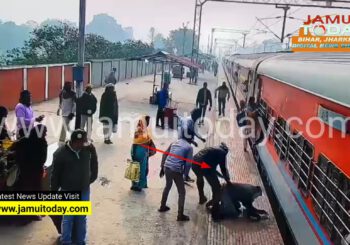 चलती ट्रेन से उतरने के दौरान युवक का पैर फिसला, ट्रेन के नीचे आने से पहले आरपीएफ ने बचाई जान