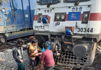 दुरंतो सुपरफास्ट एक्सप्रेस ट्रेन की चपेट में आने से अज्ञात युवक की मौत