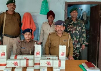 दिन में पढ़ाई रात में शराब की सप्लाई, 12 बोतल अंग्रेजी शराब के साथ तस्कर गिरफ्तार