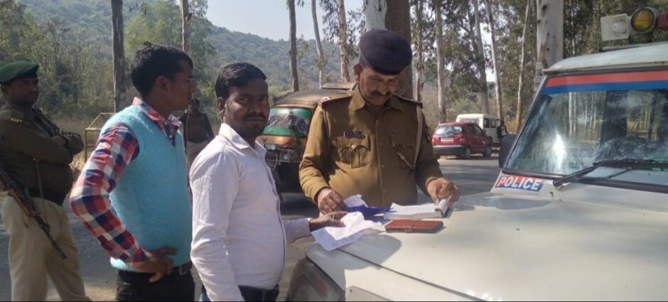 पुलिस ने चलाया सधन वाहन चेकिंग अभियान