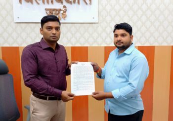 सेवाकाल में मृत सरकारी सेवकों के आश्रितों को अनुकम्पा के आधार पर जिलाधिकारी द्वारा नियुक्ति पत्र प्रदान किया गया