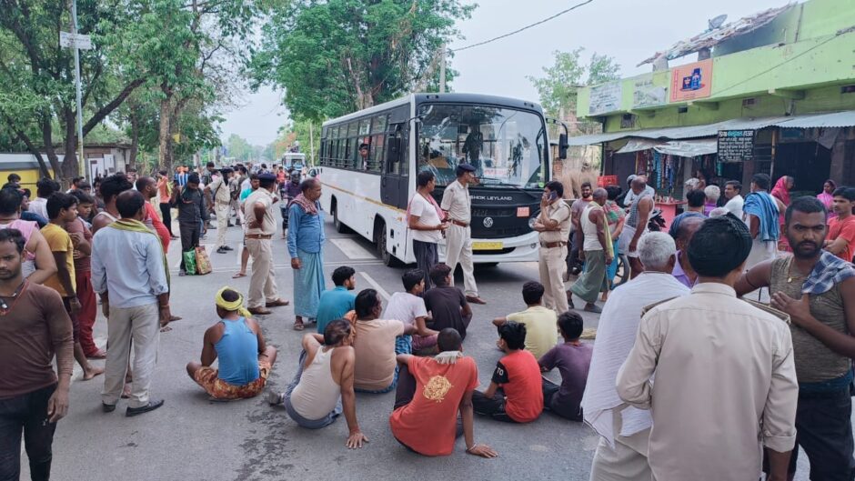 गोखुला गाँव मे पंचायत भवन बनाने को लेकर दर्जनों राउंड चली गोली, एक महिला को लगी गोली पटना रेफर