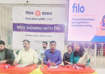 जिलाधिकारी ने छात्र-छात्राओं को कैरियर काउंसलर ऐप "FILO" के बारे में दिया जानकारी