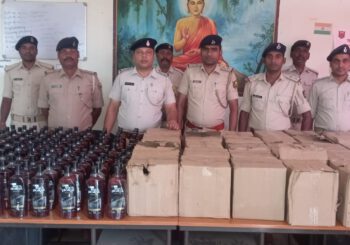 बटिया घाटी में कार से पुलिस ने किया भारी मात्रा में विदेशी शराब जप्त
