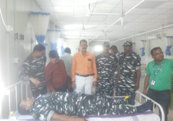 विशव रक्तदान दिवस पर सीआरपीएफ के जवानों ने किया रक्तदान।