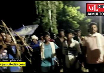 आदिवासियों ने कर दिया थाना का घेराव, पहुंच गए तीर कमान लेकर