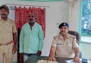 आधा दर्जन से अधिक अपराधिक मामले में संलिप्त कुख्यात अपराधी को पुलिस ने किया गिरफ्तार