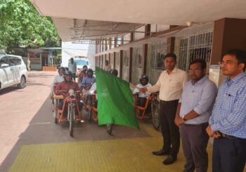 जिलाधिकारी ने 11 दिव्यांगजनो को मोटोराइज्ड ट्राई साइकिल का किया वितरण