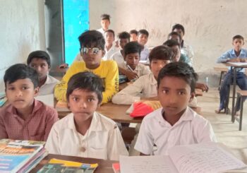 आई फ्लू के चपेट दर्जनों स्कूली बच्चे
