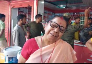 दिनदहाड़े बैंक के बाहर महिला से पांच लाख रुपए की छिनतई