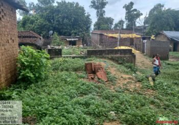 आवास सहायक पर मुखिया और वार्ड सदस्य ने लगाया कार्य में अनियमितता का आरोप