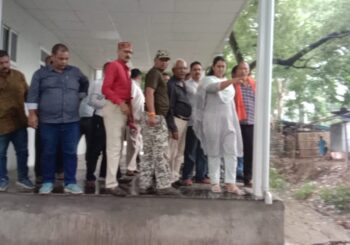 कोविड अस्पताल निर्माण में अनियमितता देख बिफरी विधायक श्रेयसी सिंह