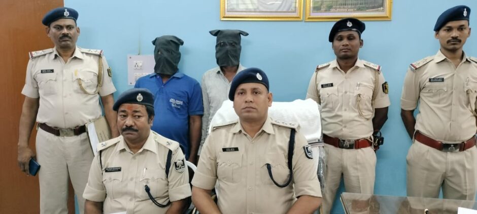 पेट्रोल पंप कर्मी के साथ लूट के आरोपी दो अपराधी को पुलिस ने किया गिरफ्तार