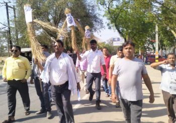 निर्धारित छुट्टियों में कटौती करने पर शिक्षकों में आक्रोश