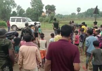 ग्रामीणों ने सूझबूझ से चोर को पकड़ा, आरोपी को किया पुलिस के हवाले