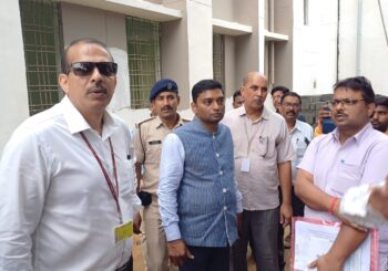 शिक्षा विभाग के अपर सचिव के के पाठक ने कई स्कूलों का किया निरीक्षण