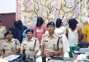 ब्लूटूथ डिवाइस की मदद से परीक्षा पास करने वाले गिरोह का पुलिस ने किया पर्दाफाश
