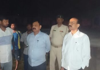 जन संवाद कार्यक्रम की तैयारियों का निरीक्षण करने देर रात मटिया पहुंचे डीएम