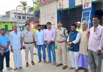 दुर्गा पूजा को लेकर सोनो पुलिस का फ्लैग मार्च