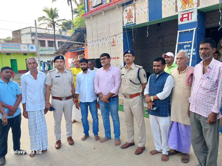 दुर्गा पूजा को लेकर सोनो पुलिस का फ्लैग मार्च