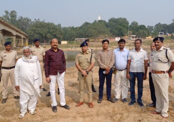 लोक आस्था का महापर्व छठ पूजा की तैयारी में जुटा जिला प्रशासन, डीएम एसपी ने किया कई घाटों का निरीक्षण