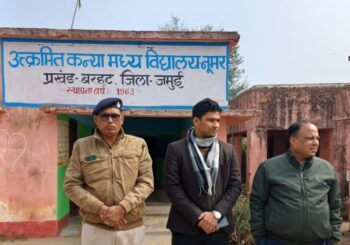 चुनाव के तैयारी में जुटे पदाधिकारी ,मतदान केंद्रों का किया निरीक्षण