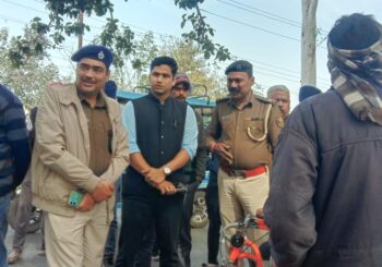 सड़क दुर्घटना में हुए मौत से आक्रोशित परिजनों ने किया सड़क जाम