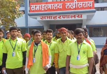 सफाई  कर्मी को निकाले जाने पर, सफाई कर्मी ने किया प्रदर्शन