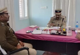 बेहतर कार्य करने वाले पुलिस कर्मियों को डीआईजी ने किया पुरस्कृत