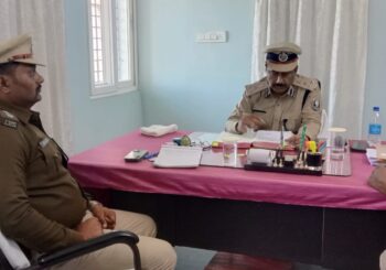 बेहतर कार्य करने वाले पुलिस कर्मियों को डीआईजी ने किया पुरस्कृत