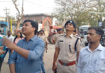लोकसभा चुनाव की घोषणा होते ही जिला प्रशासन एक्शन मोड में, हटाया जा रहा है राजनीतिक दलों का बैनर पोस्टर