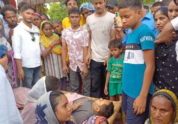 हाईवा गाड़ी की टक्कर से बाइक सवार की मौत, ग्रामीणों ने हाईवा में लगाई आग