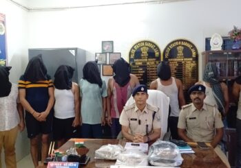 पुलिस की वर्दी पहन कर भोलेभाले लोगों को लूटने वाला गैंग गिरफ्तार