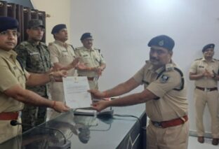 पुलिस अधीक्षक ने  मलयपुर और बरहट थानाध्यक्ष को किया सम्मानित