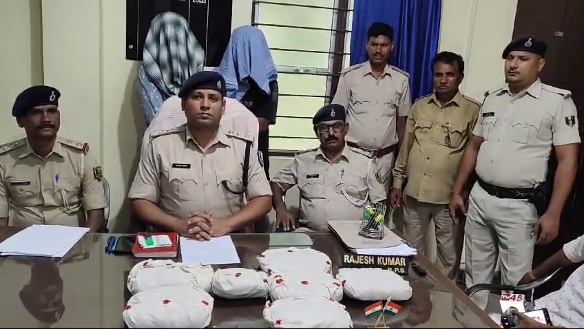 गांजा तस्करी के आरोप में दो व्यक्ति को पुलिस ने किया गिरफ्तार, सात पैकेट से कुल 6.874 किलो गांजा बरामद