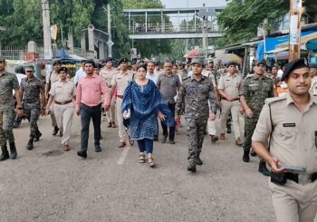 डीएम और एसपी के नेतृत्व  में जमुई में निकाला गया फ्लैग मार्च