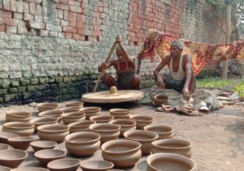 दुसरे की घरों को रौशन करने बाले कुम्हार अब खुद रोशनी को मोहताज
