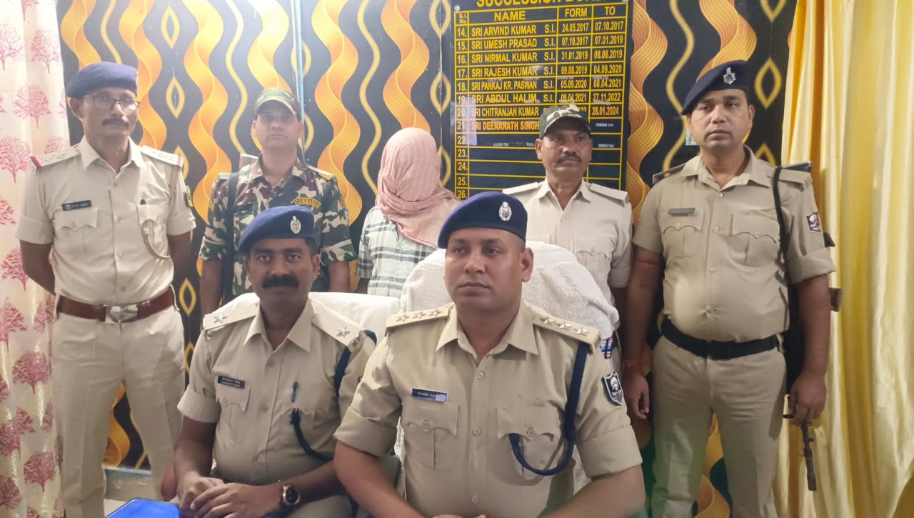 दिनदहाड़े हुई हत्या के फरार आरोपी को पुलिस ने किया गिरफ्तार