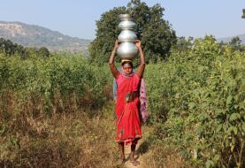 बरहट के गुरमहा गांव में पानी की किल्लत, ग्रामीण नदी और गड्ढों के दूषित पानी पर निर्भर