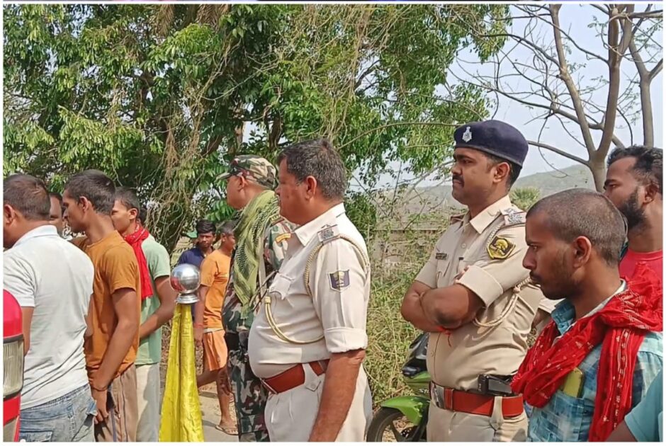 तेज रफ्तार बालू लदे ट्रैक्टर की चपेट में आए 7 वर्षीय गौरव की मौत, ग्रामीणों में आक्रोश