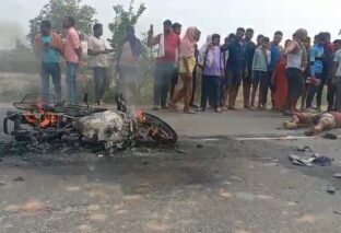 जेसीबी की टक्कर से बाइक में ब्लास्ट, बाइक सवार की जलकर मौत