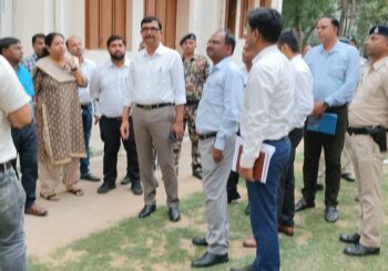 प्रभार ग्रहण करते ही सक्रिय हुए डीएम श्री नवीन, अस्पतालों व कार्यालयों का किया औचक निरीक्षण