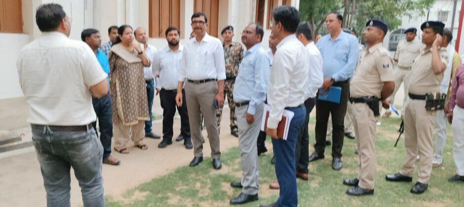 प्रभार ग्रहण करते ही सक्रिय हुए डीएम श्री नवीन, अस्पतालों व कार्यालयों का किया औचक निरीक्षण