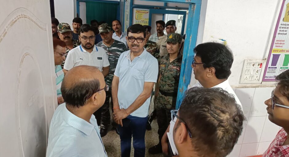 सदर अस्पताल का जिलाधिकारी ने किया औचक निरीक्षण, मरीजों की सुविधा को लेकर दिखी सख़्ती