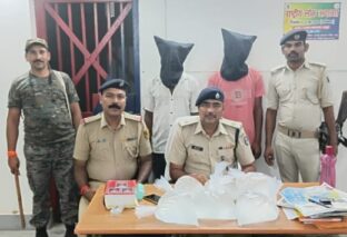 24 लीटर देसी शराब के साथ दो तस्कर गिरफ्तार